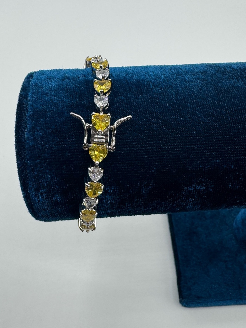 18k 12.5ct Canary Heart Tennis Bracelet - Picture 9 of 12
